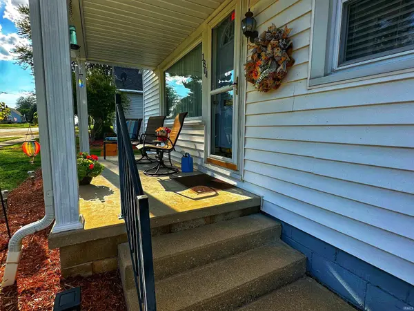 1804 Grand AVE, Washington, IN 47501