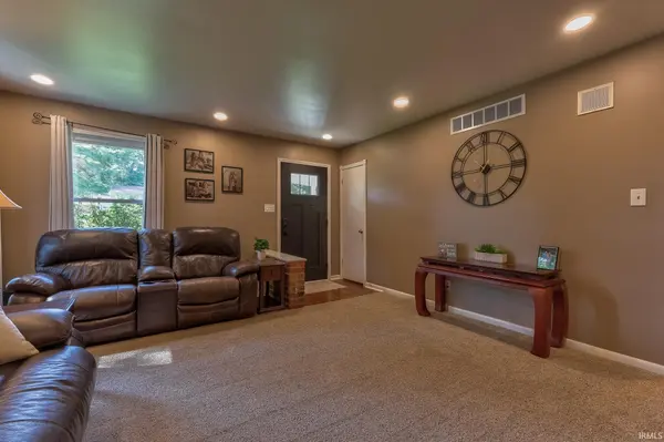5215 James AVE, Evansville, IN 47712-3984