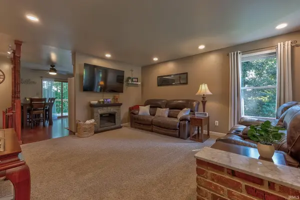 5215 James AVE, Evansville, IN 47712-3984