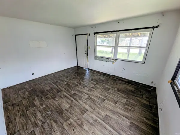 1024 W Lusher AVE, Elkhart, IN 46516
