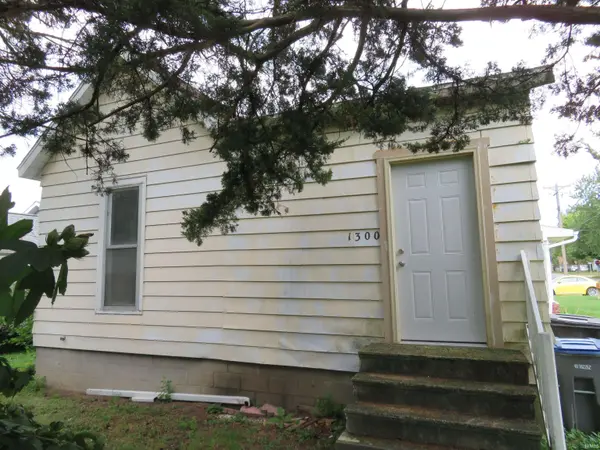 1300 Laurel ST, Elkhart, IN 46514-1844
