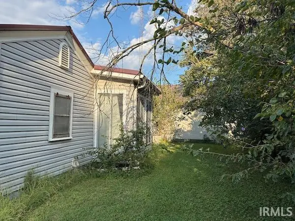 206 S Ellen ST, Elnora, IN 47529