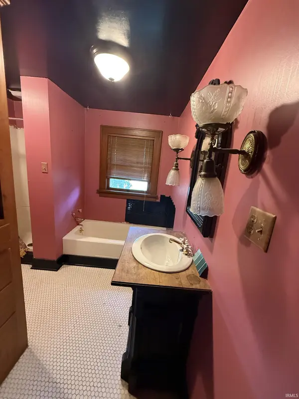 617 N Jefferson ST, Berne, IN 46711