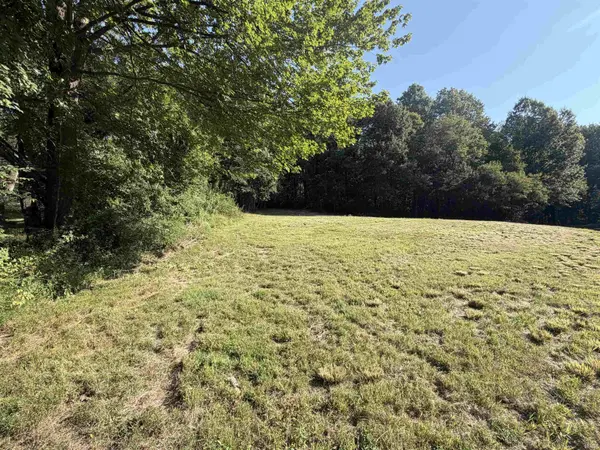 800 Wood Creek LN, Evansville, IN 47725-9515