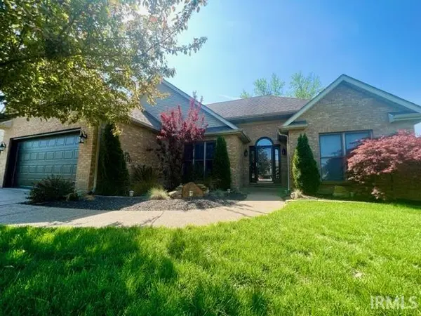 8933 Shadow Ridge DR, Newburgh, IN 47613