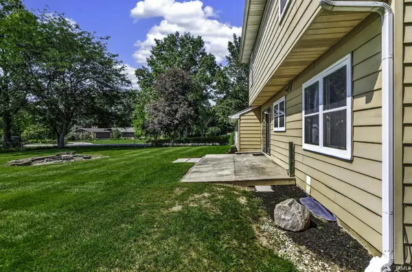 619 Maplewood DR, Ossian, IN 46777-9308
