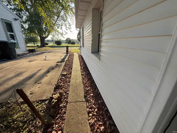 722 S West ST, Oakland City, IN 47660