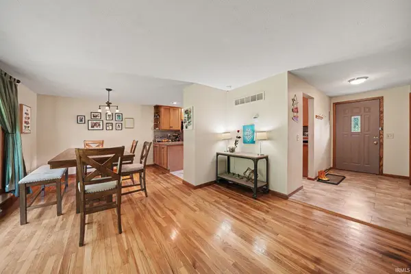 1601 Victoria DR, Elkhart, IN 46514