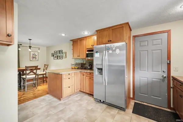 1601 Victoria DR, Elkhart, IN 46514