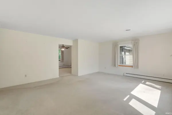 52475 Kenilworth RD, South Bend, IN 46637-3122