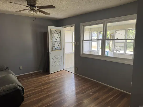 522 W Sherman ST, Oakland City, IN 47660