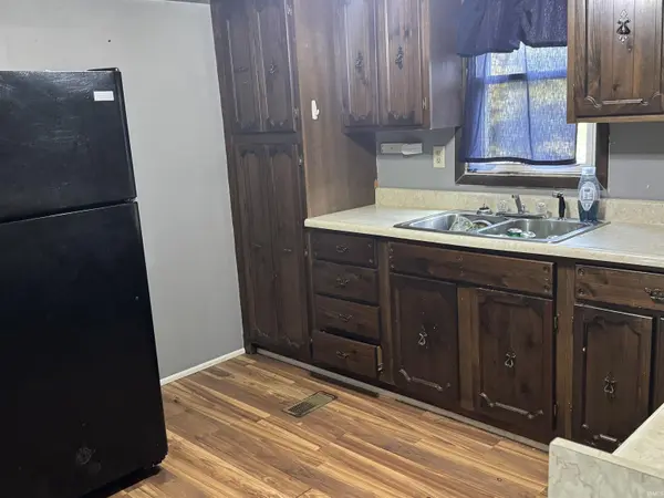 522 W Sherman ST, Oakland City, IN 47660