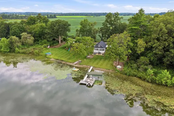 5443 W Diamond Lake RD, Wawaka, IN 46794