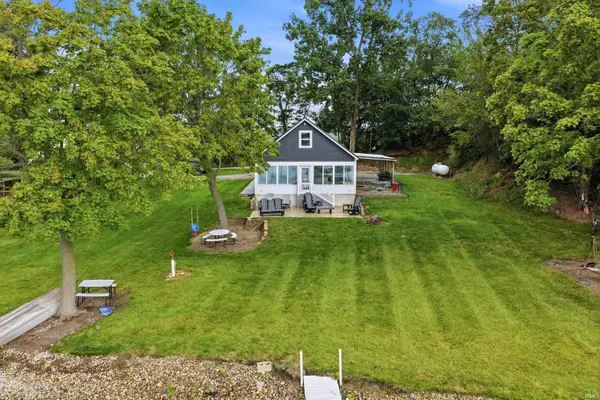 5443 W Diamond Lake RD, Wawaka, IN 46794