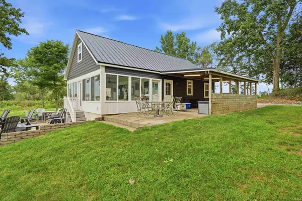 5443 W Diamond Lake RD, Wawaka, IN 46794