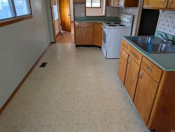 260 W Prairie ST, Lyons, IN 47443