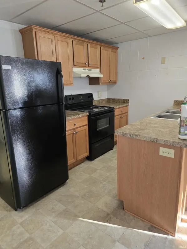 952 Walnut ST, Nappanee, IN 46550