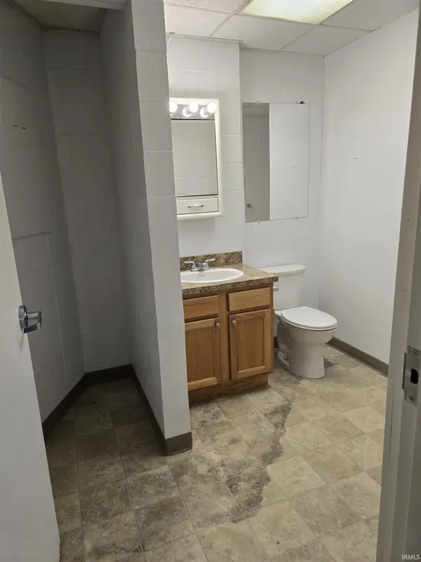 952 Walnut ST, Nappanee, IN 46550