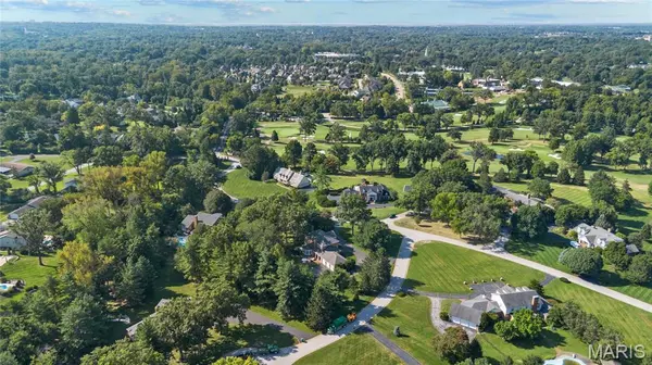 48 Muirfield LN, Town And Country, MO 63141