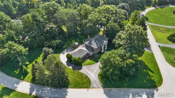 48 Muirfield LN, Town And Country, MO 63141