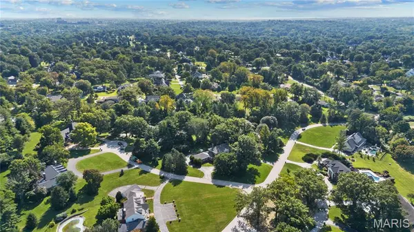48 Muirfield LN, Town And Country, MO 63141