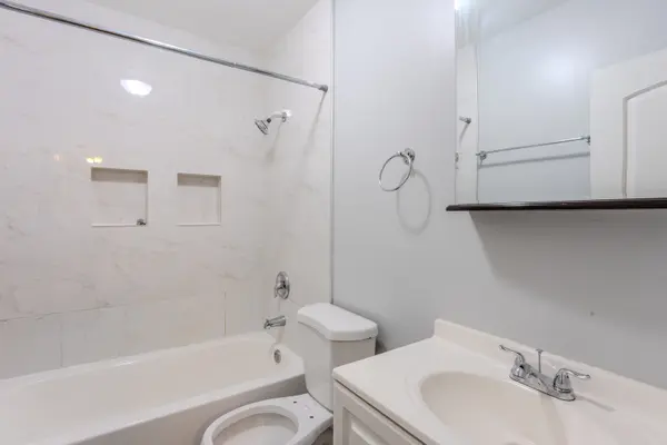 6947 S Jeffery BLVD #3J, Chicago, IL 60649