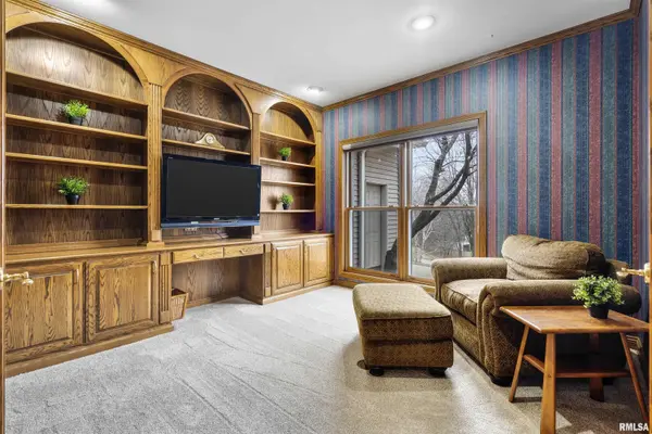 2910 PLEASANT RIDGE CT, Bettendorf, IA 52722