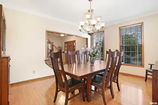 3090 LUNDY LN, Bettendorf, IA 52722