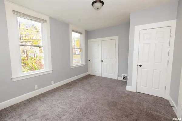 1327 GAINES ST, Davenport, IA 52804