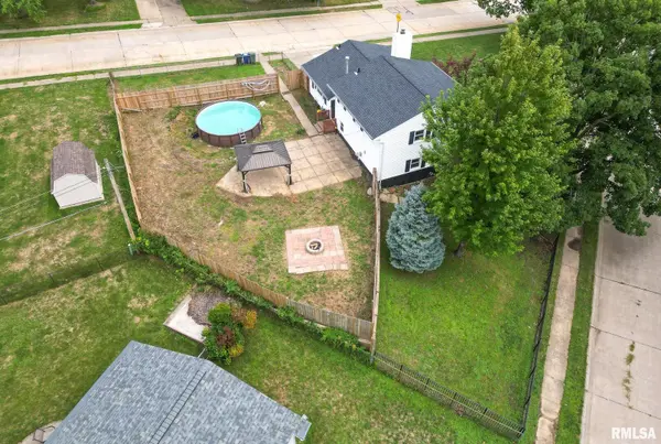 811 NORTHBROOK DR, Davenport, IA 52806