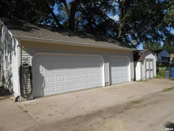 909 MISSISSIPPI BLVD, Bettendorf, IA 52722