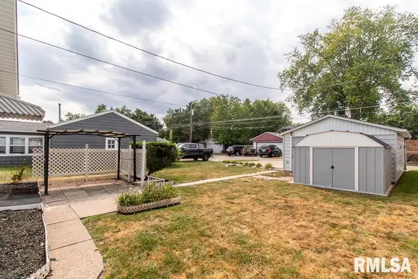 2204 44TH ST, Rock Island, IL 61201