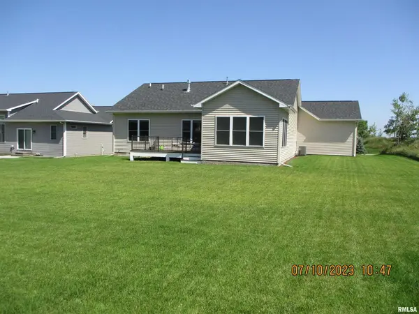 4945 LAKESIDE DR, Bettendorf, IA 52722