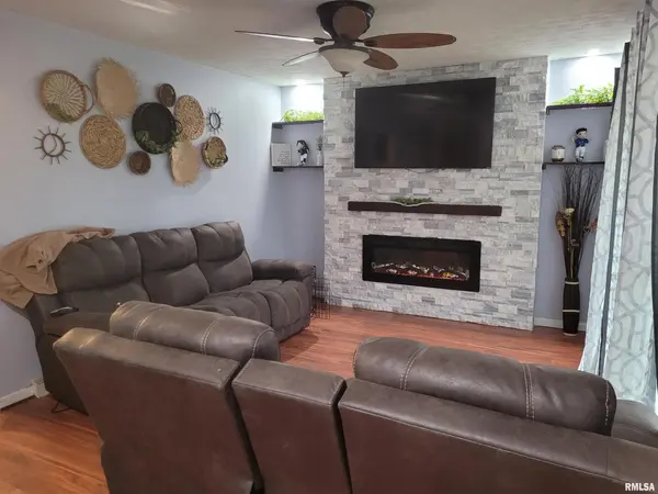 1410 Beard ST, Beardstown, IL 62618