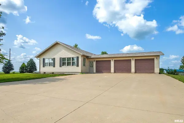 2135 260TH AVE, De Witt, IA 52742