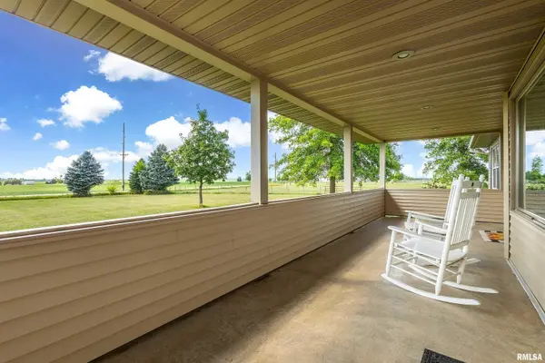 2135 260TH AVE, De Witt, IA 52742