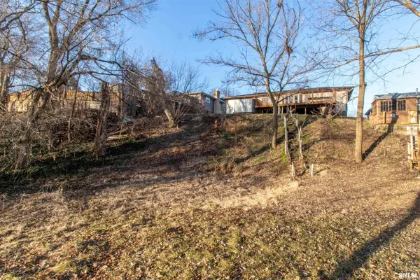 1926 SAN JOSE CT, Bettendorf, IA 52722