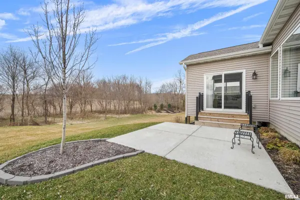 1140 Olde Brandy LN, Davenport, IA 52807