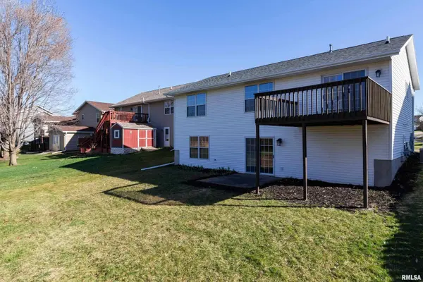 6526 SILVER CREEK DR, Davenport, IA 52806