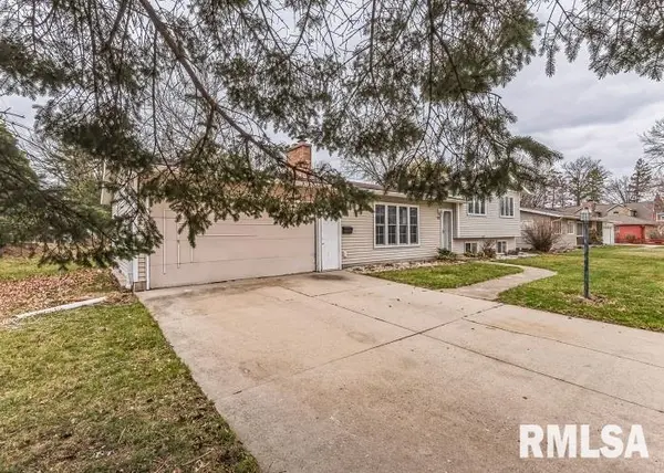 923 ELLEN ST, Cedar Falls, IA 50613