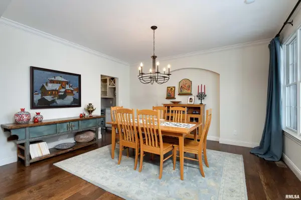 6515 BLACKBERRY LN, Bettendorf, IA 52722