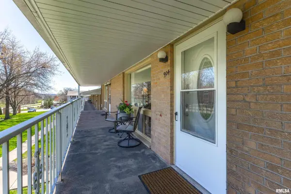 1104 KIMBERLY RD #904, Bettendorf, IA 52722