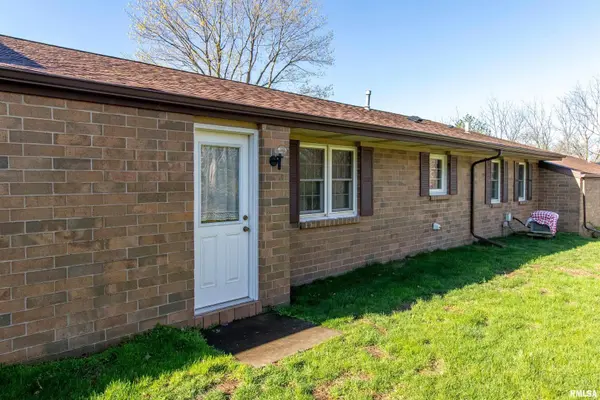 1814 E 38TH Street CT #8B, Davenport, IA 52807