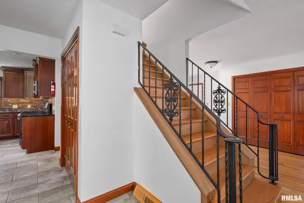 2920 HARMONY DR, Bettendorf, IA 52722