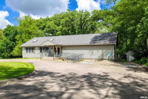 1501 30TH ST, Bettendorf, IA 52722