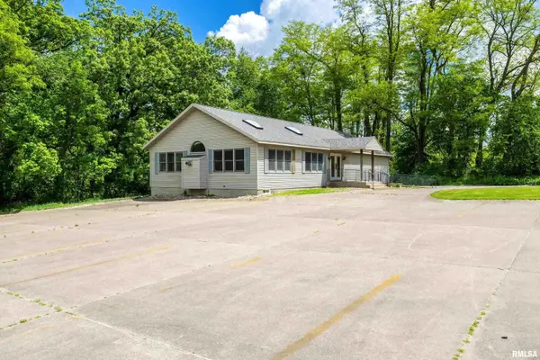 1501 30TH ST, Bettendorf, IA 52722