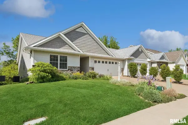 3040 CHERRYWOOD DR, Bettendorf, IA 52722-7550
