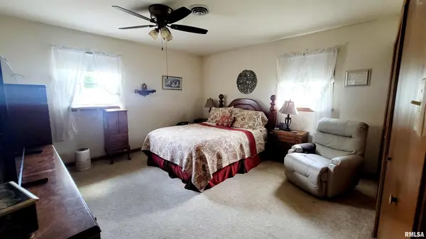 1101 Rodgers ST, Barry, IL 62312