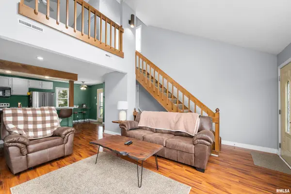 4208 LAUREL CT, Davenport, IA 52804