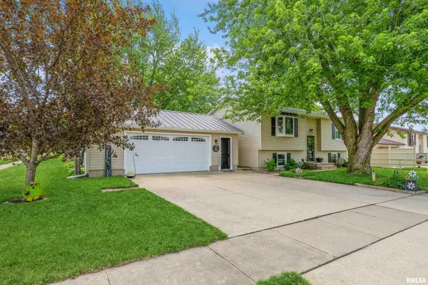 814 15TH AVE, De Witt, IA 52742